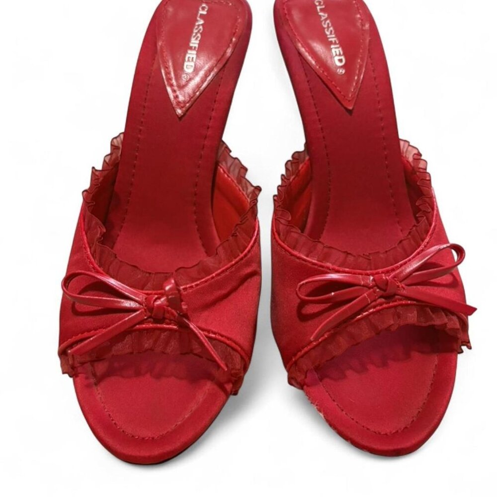 Women's Red Courts